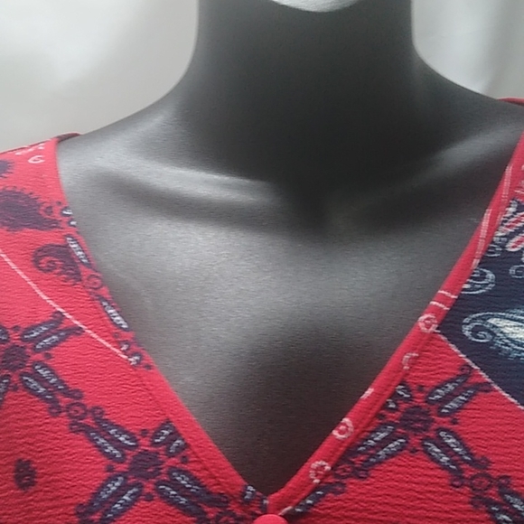 Lane Bryant printed red blouse v-neck - Picture 6 of 8